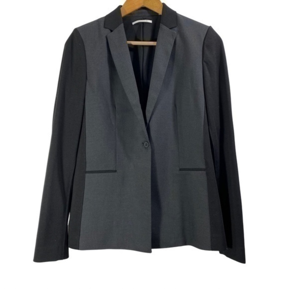 Tahari women’s blazer Size 0 color Gray/White